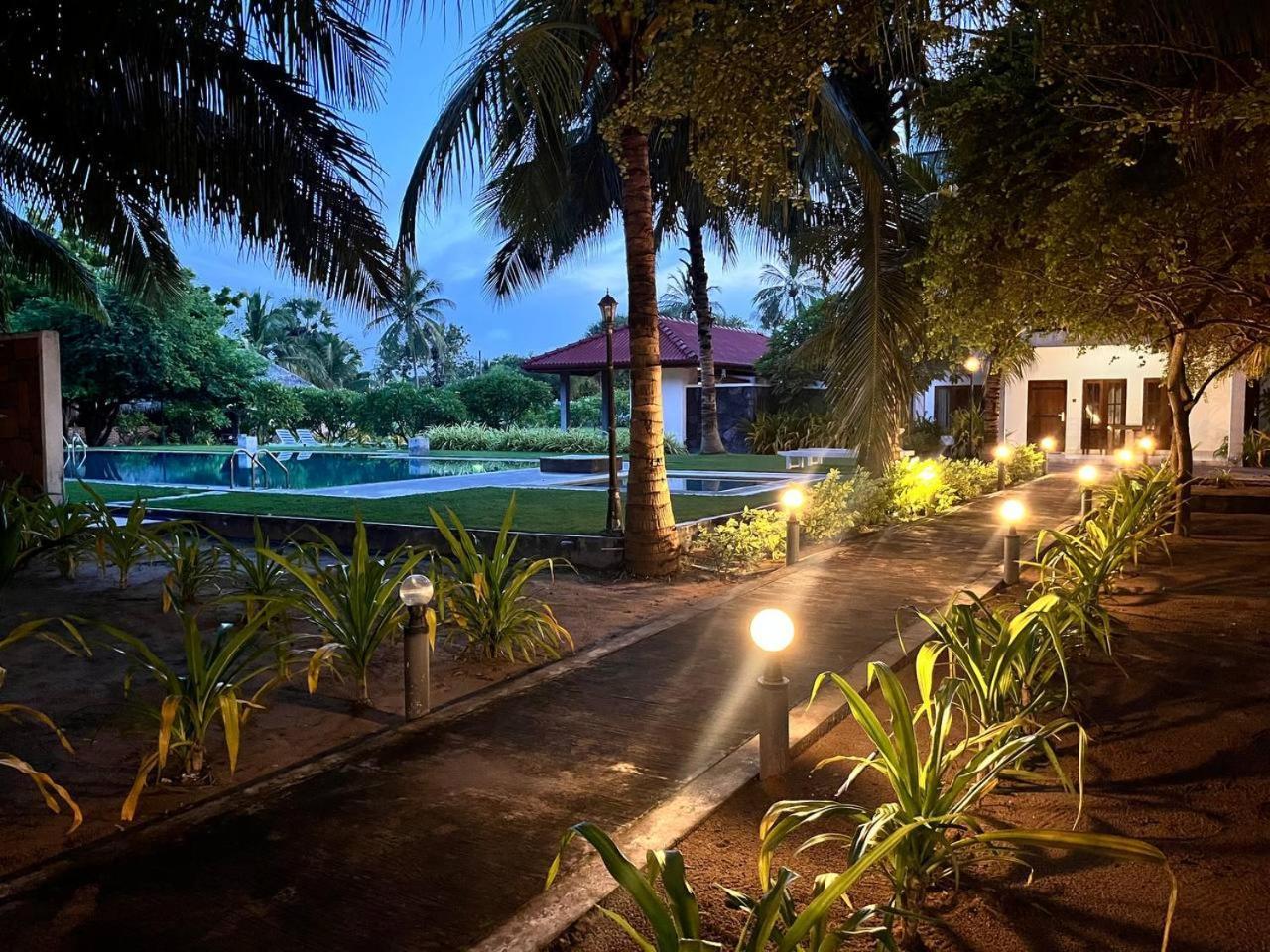 Nn Beach Resort & Spa Nilaveli Exterior photo