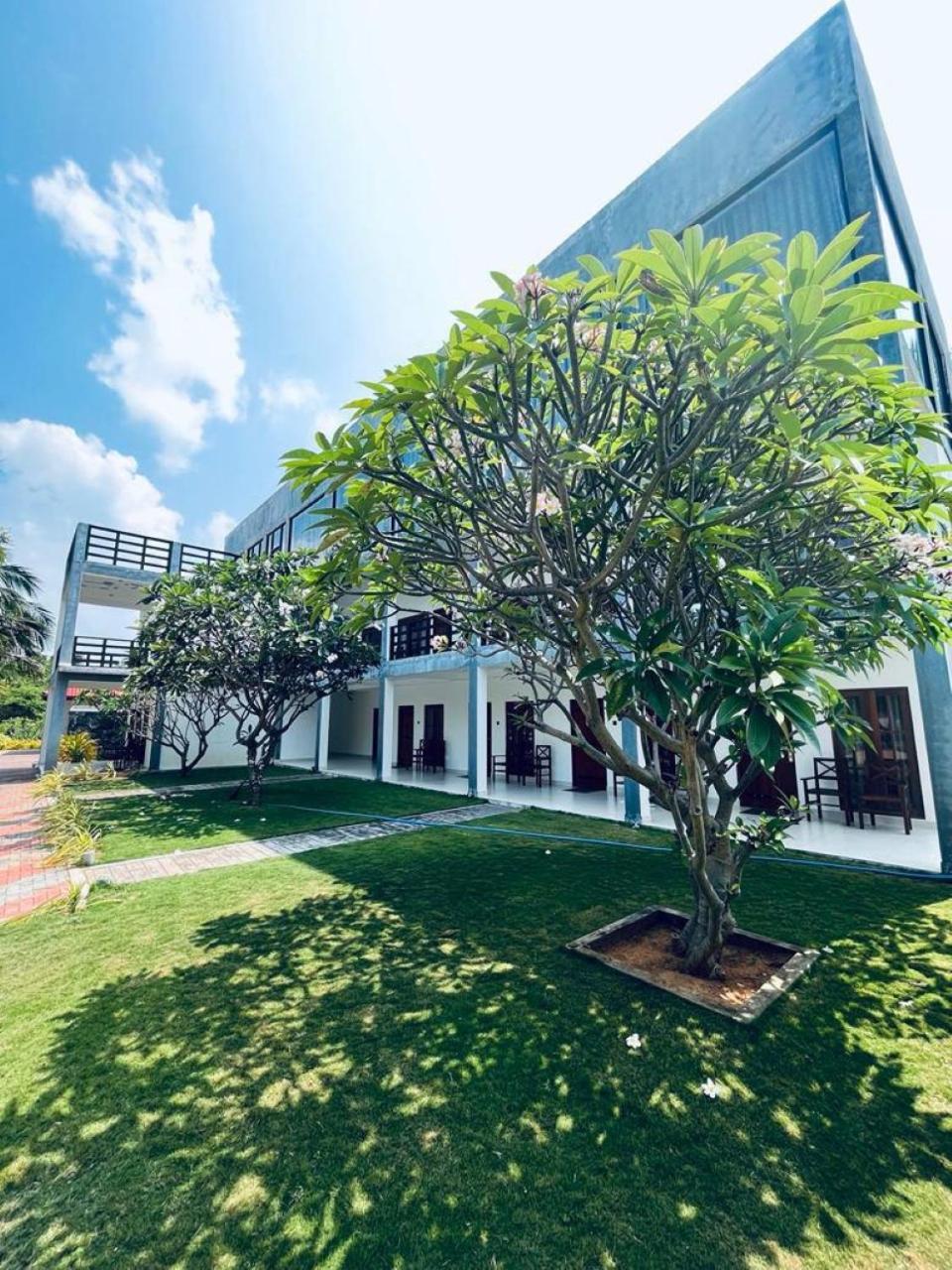 Nn Beach Resort & Spa Nilaveli Exterior photo