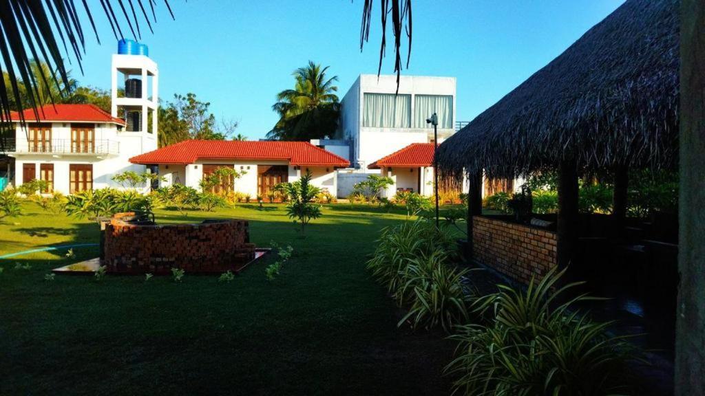 Nn Beach Resort & Spa Nilaveli Exterior photo